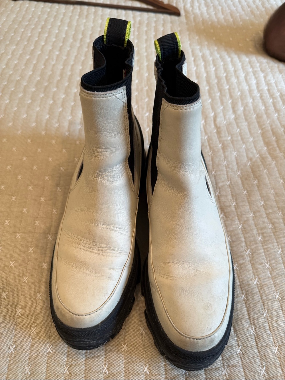 Sorel White Chelsea-Style Winter Rain Boots with Black Sole